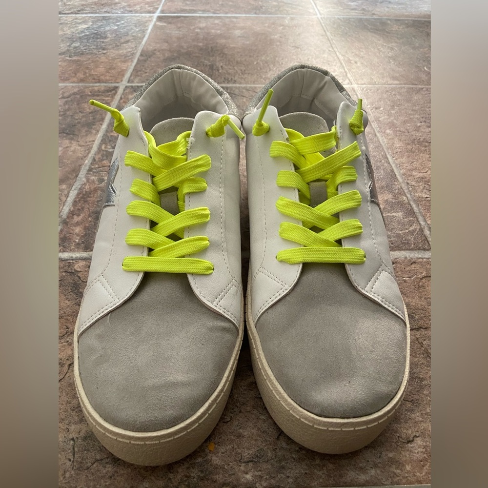 Women’s Madden Girl Linlee Star Shoes